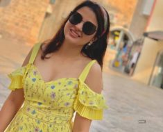 sakshi dhoni solo images