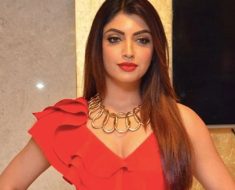 Akanksha Puri Pics