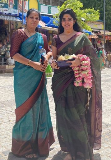 Divya Bharathi with Her Mother