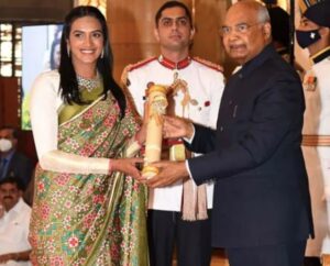 Sindhu with award