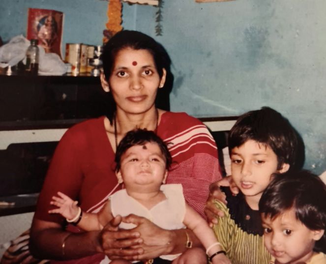 Srinidhi childhood photo