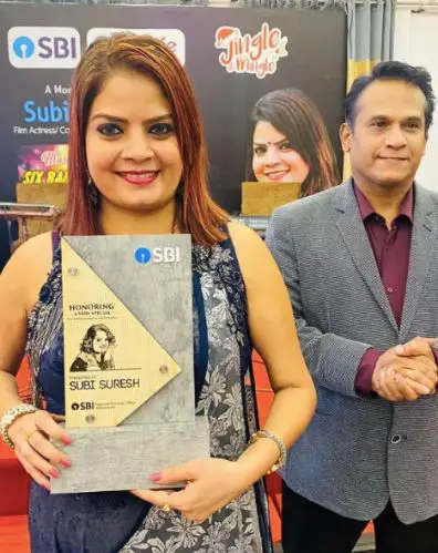 Subi Suresh with Award