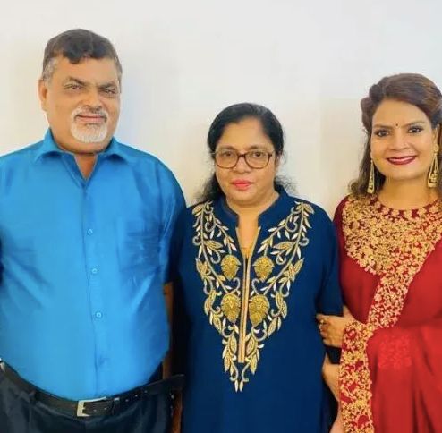 Subi Suresh with Father and Mother