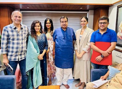 Yogita Bihani and Kerala Story cast with Nitin Gadkari