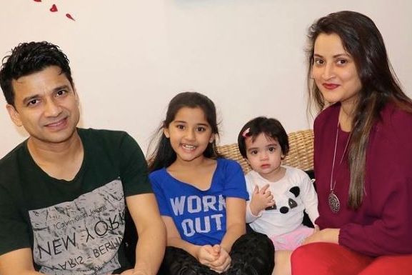 Aurra Bhatnagar with Family and Sister