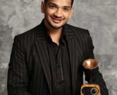 Faruqui with Award