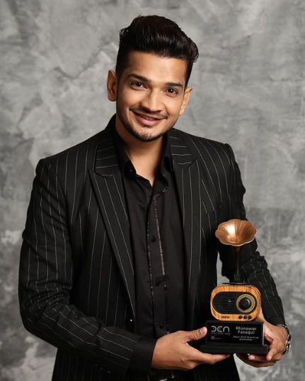 Faruqui with Award